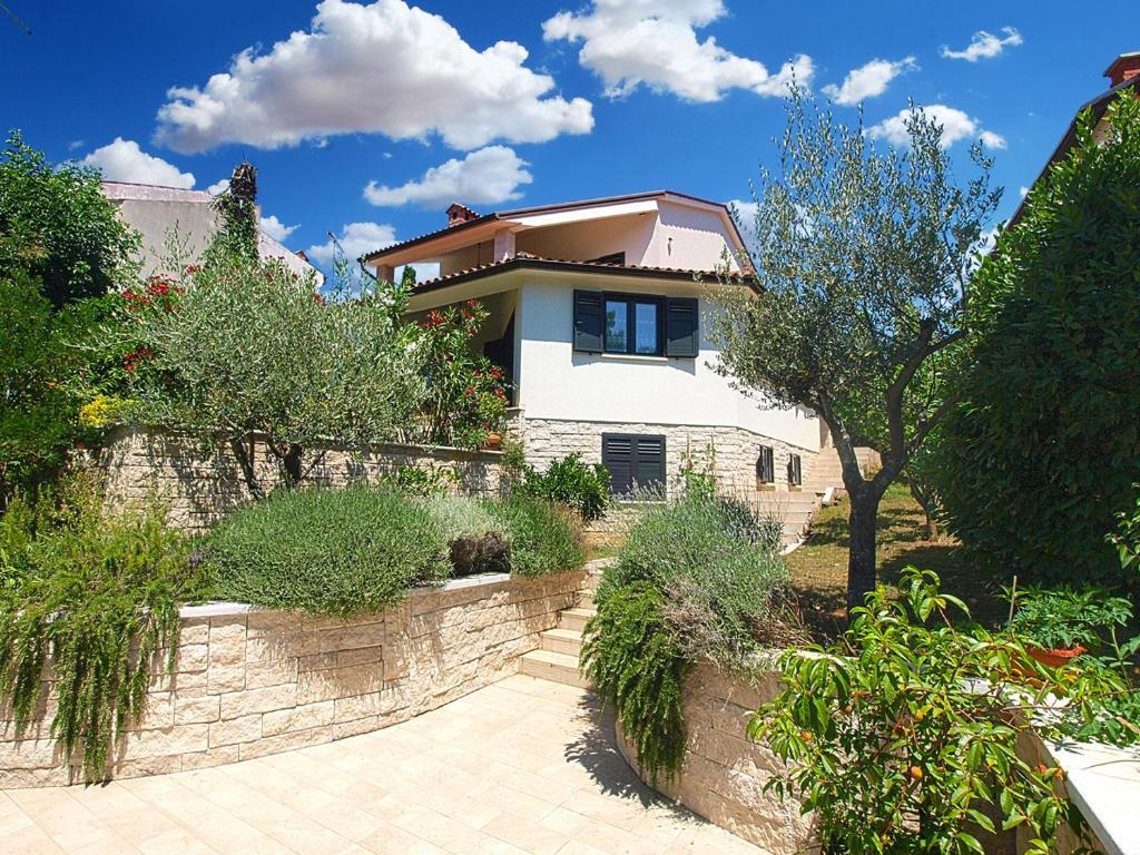Val Apartmani, Pula
